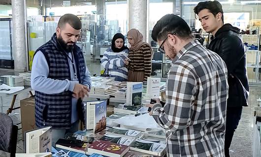 Library owner supports local writers at Duhok book fair
