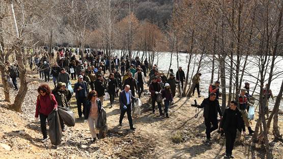 Dersim’de valilik ve vatandaşlar çevre temizliği yaptı / Foto: Ali Haydar Gözlü  / Rûdaw