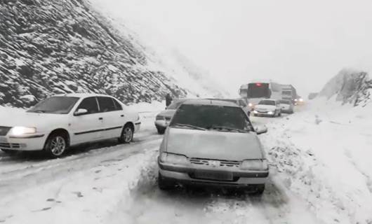 بەهۆی بارینی بەفرەوە کارەبای 60 گوند لە لوڕستان بڕا