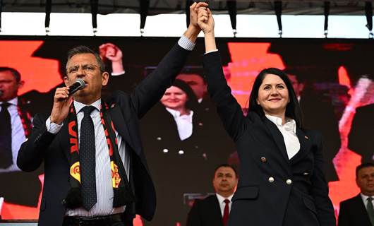 CHP Genel Başkanı Özgür Özel, Edirne'de partisinin düzenlediği halk buluşmasına katıldı. Özel, Edirne Belediye Başkan Adayı Filiz Gencan Akın'a destek istedi. / AA