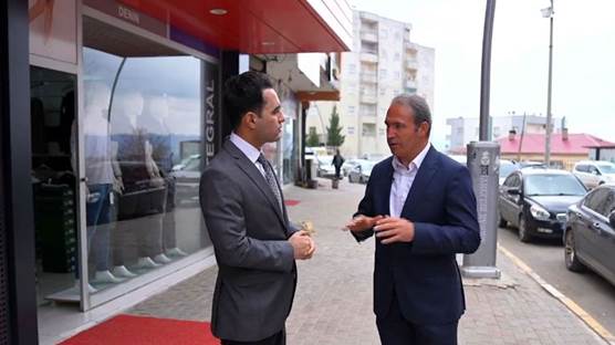 Rûdaw TV’de Nwêner Fatih’in sunduğu “Seçim Panaroması” programına konuk olan Mehmet Zeki, çok sayıda seçmenin usulsüz şekilde Şırnak’a kaydırıldığı iddiası hakkında konuştu.