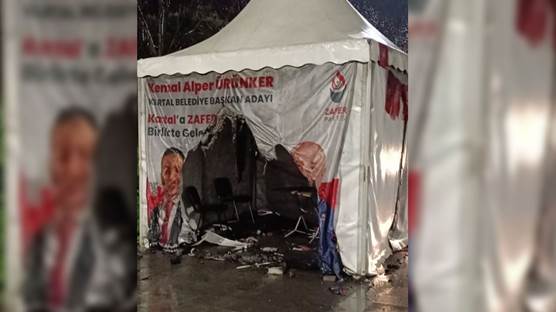 Ateşe verilen çadır / Zafer Partisi