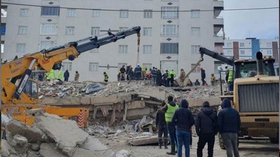Depremde yıkılan Hisami Apartmanı