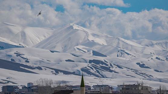 Kar altındaki Hakkari / AA