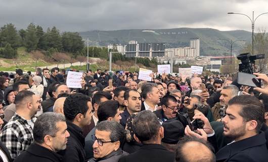 سەنتەری میترۆ: لە خۆپێشاندانەکەی سلێمانی رۆژنامەنووس و مامۆستا دەستگیرکراون