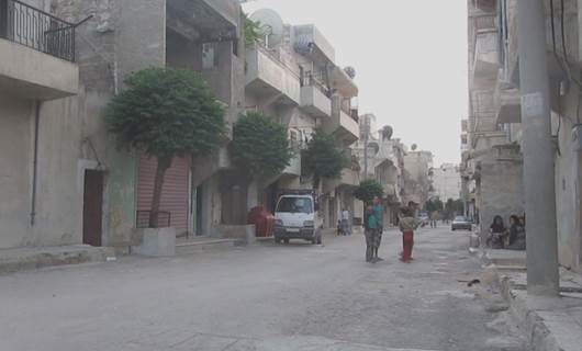 Xalên artêşa Sûriyeyê bacê ji xelkê Şêx Meqsûdê distîne / Wêne: Arşîv