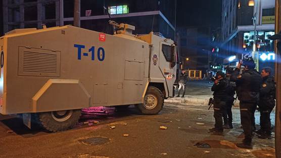 Van'da yapılan gösterilere polis müdahalede bulunmuştu /  AA