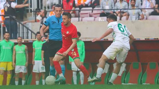 Amedspor, evinde karşılaştığı Iğdır FK'ye 2-0 yenildi
