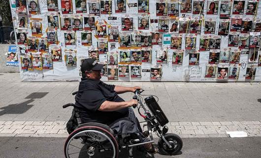 Tel Aviv sokaklarında rehinelerin resmi Foto: AFP