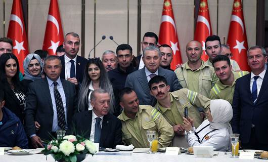 Türkiye Cumhurbaşkanı Erdoğan, dün Beştepe'de düzenlenen "Emeğin, Sendikal Örgütlenmenin ve İstihdamın Geleceği" temasıyla düzenlenen 13. Çalışma Meclisi Yemeğine katıldı. / AA