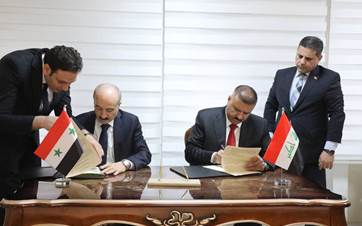 Iraqi Interior Minister Abdul-Amir al-Shammari (right) signing joint security pact with his Syrian counterpart Mohammed Khalid al-Rahmoun (left) in Baghdad on May 12, 2024. Photo: Iraqi interior ministry
