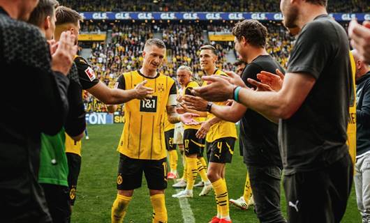 Borussia Dortmund'un efsane ismi Marco Reus taraftarlara veda hediyesi olarak bira ısmarladı
