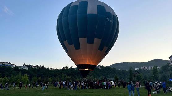 Her yıl doğal güzellikleriyle ön plana çıkan Dersim'de ilk kez sıcak hava balonu uçuruldu
