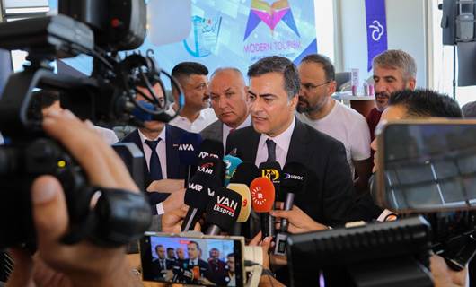  Van Büyükşehir Belediye Eş Başkanı Abdullah Zeydan gazetecilerin sorularını cevapladı. 