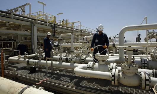 Baghdad tells oil producers to share contracts before meeting