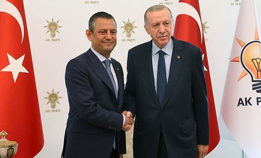 Turkish President Recep Tayyip Erdogan (right) and the opposition's Republican People's Party leader Ozgur Ozel meeting in Ankara on May 2, 2024. Photo: AA