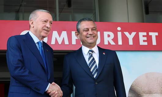 Serokê Giştî yê AK Partiyê Recep Tayyîp Erdogan û Serokê Giştî yê CHPyê Ozgur Ozel civiyan / Wêne: AA