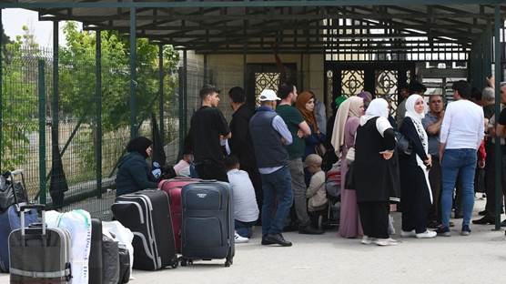 Ülkesine dönen Suriyeliler