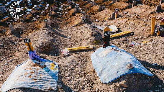 Foto: Blind Tahir / Malatya'da depremde hayatını kaybedenlerin gömüldüğü mezarlık