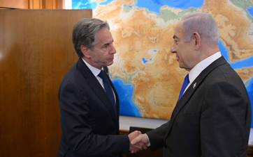 İsrail'i ziyaret eden ABD Dışişleri Bakanı Antony Blinken (solda), İsrail Başbakanı Binyamin Netanyahu ile bir araya gelmişti. / AA 