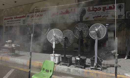 Iraqis swelter as scorching temperatures soar to 50 degrees Celsius