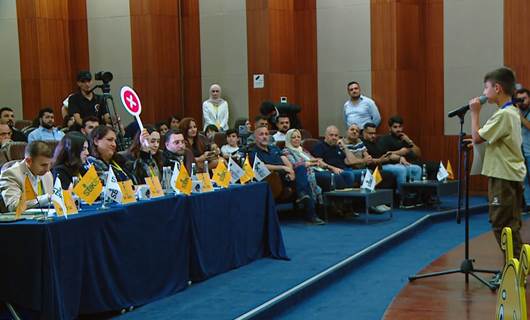 Students in Kurdistan’s Duhok try to win English spelling bee
