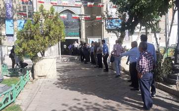 Iranians standing in line at a polling station to cast their vote to elect a new president on June 28, 2024. Photo: IRNA