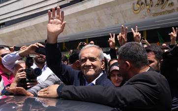 Iranian presidential candidate and reformist Massoud Pezeshkian reacts to the crowd outside a polling station where he cast his vote in the presidential election in Tehran on June 28, 2024. Photo: AFP