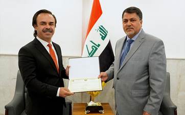Iraqi and French TotalEnergies officials signing an investment license to develop solar power on June 30, 2024. Photo: Iraqi National Investment Commission/Facebook