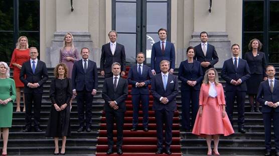 Hollanda'nın yeni hükümeti bakanları