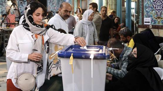 İran'daki seçimde oy verme süresi üçüncü defa uzatıldı