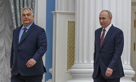 Rusya Devlet Başkanı Vladimir Putin (sağda) ile Macaristan Başbakanı Viktor Orban (solda), Kremlin Sarayı'nda gerçekleştirilen görüşmenin ardından ortak basın toplantısı düzenledi