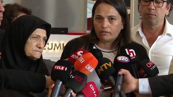 Sinan Ateş'in annesi Saniye Ateş ile ablası Selma Ateş, CHP Genel Merkezi'nde Özgür Özel'i ziyaret etti. / ANKA
