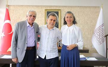 Kürt yönetmen Behmen Gobadi’den Mardin Büyükşehir Belediyesi’ne ziyaret