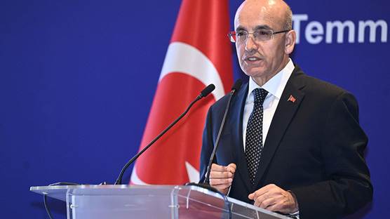 Türkiye Hazine ve Maliye Bakanı Mehmet Şimşek, İstanbul'da düzenlenen TÜSİAD Yüksek İstişare Konseyi Toplantısı'na katılarak konuşma yaptı. / AA