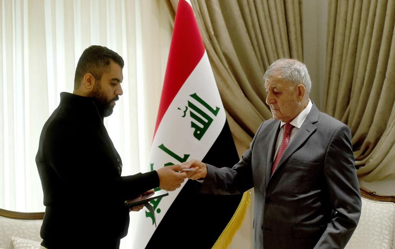 Iraq’s President Abdul Latif Rashid submiting his national indetity card to the census teams. Photo: Iraqi presidency