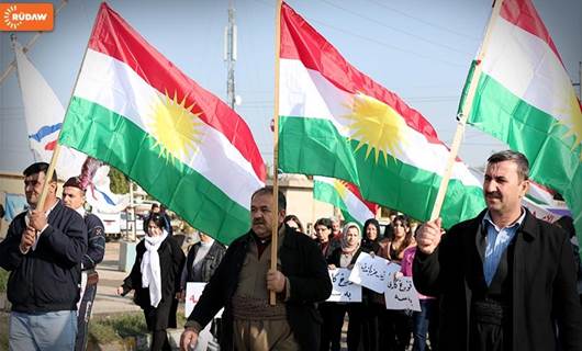 Türkmen ve Hıristiyanlar'dan “Kürdistan Yüksek Seçim ve Referandum Komisyonu” protestosu...