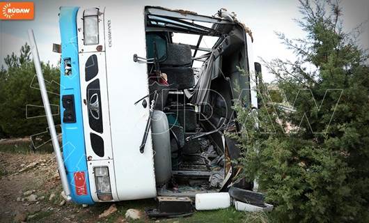 Erbil Tıp Fakültesi öğrencilerini taşıyan servis otobüsü devrildi..